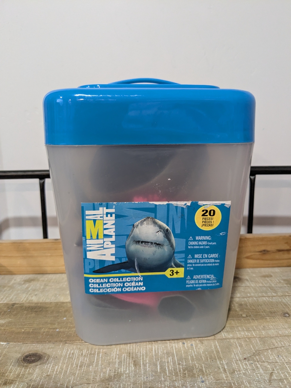 Animal Planet Ocean Collection Playset with Blue Lid